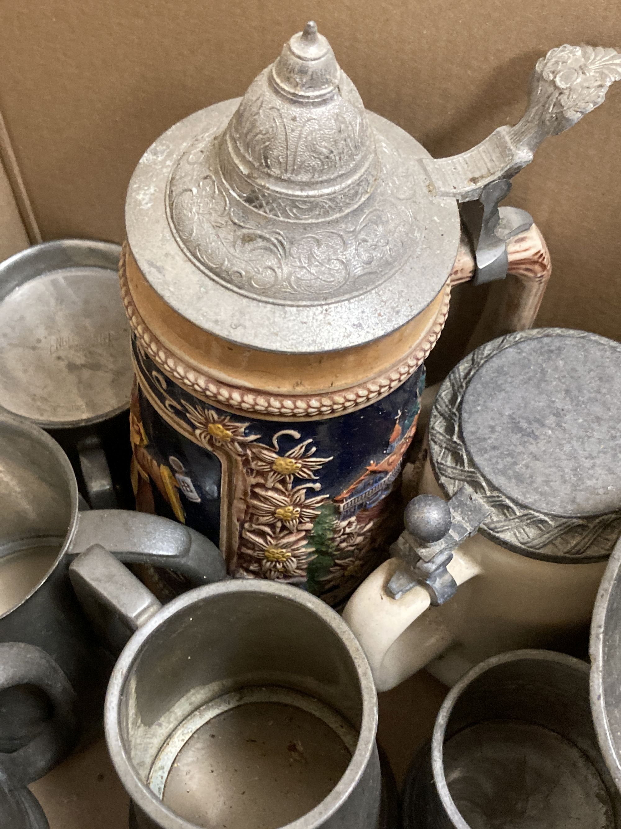 A collection Victorian and later pewter tankards, etc.